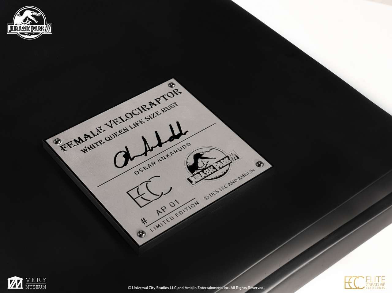 ECC - Jurassic park 3 female velociraptor white queen bust