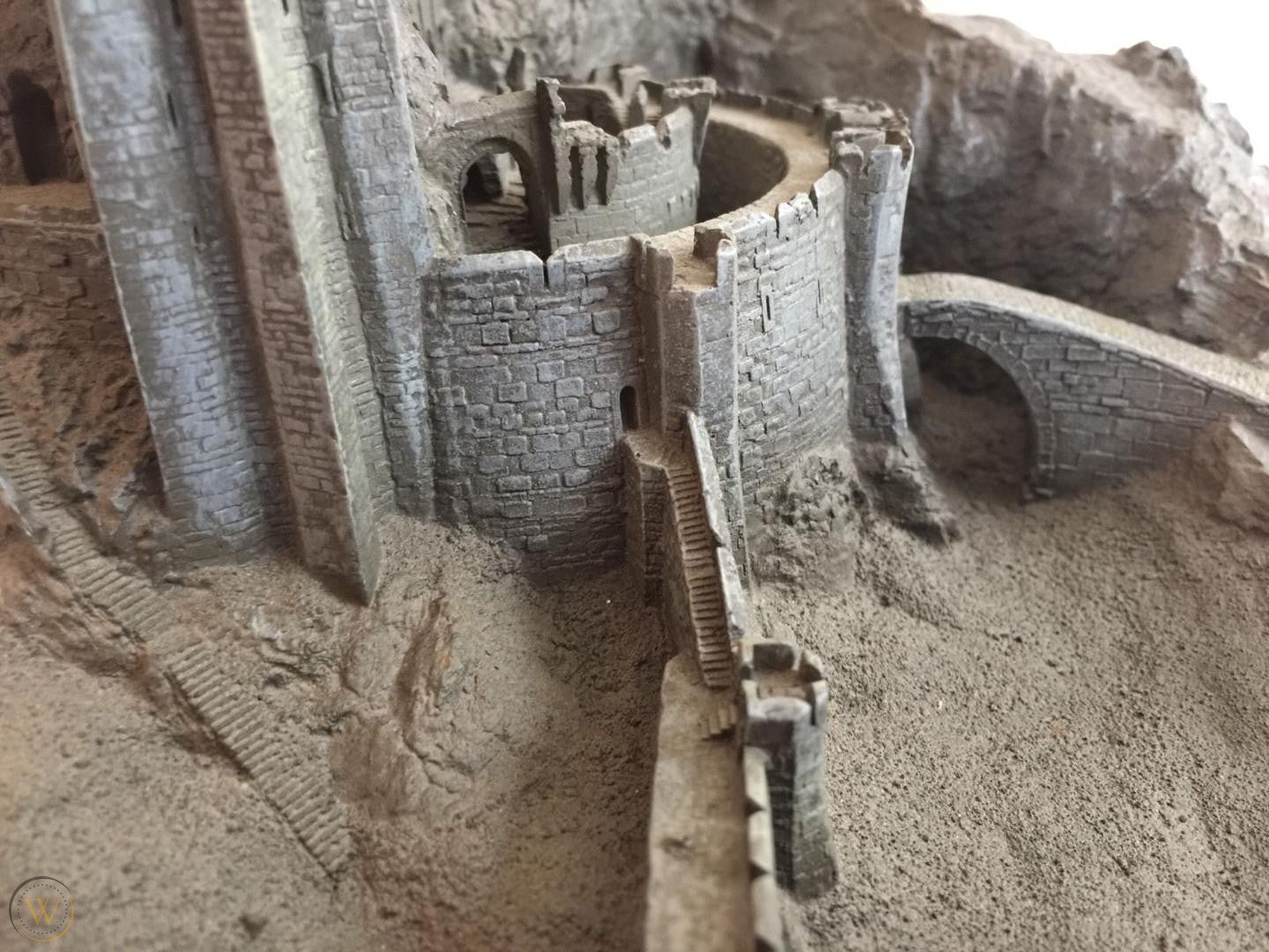 WETA COLLECTIBLES - Helm's Deep