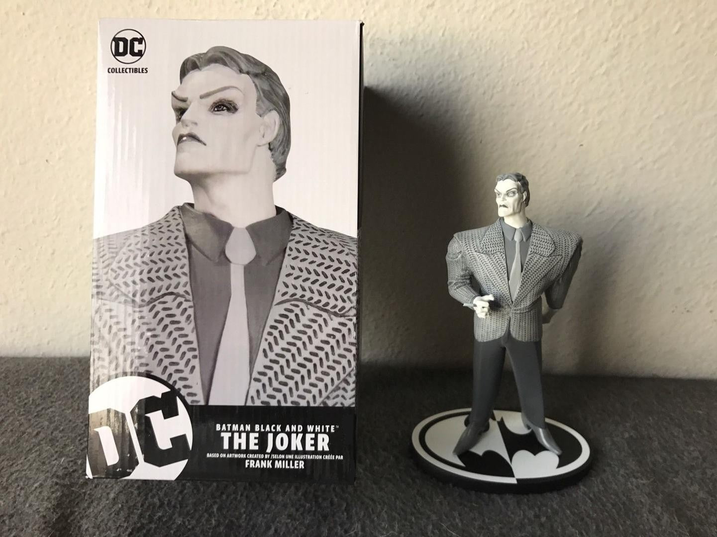 DC COLLECTIBLES - Dc Comics - Batman Black & White The Joker by Frank Miller Statue