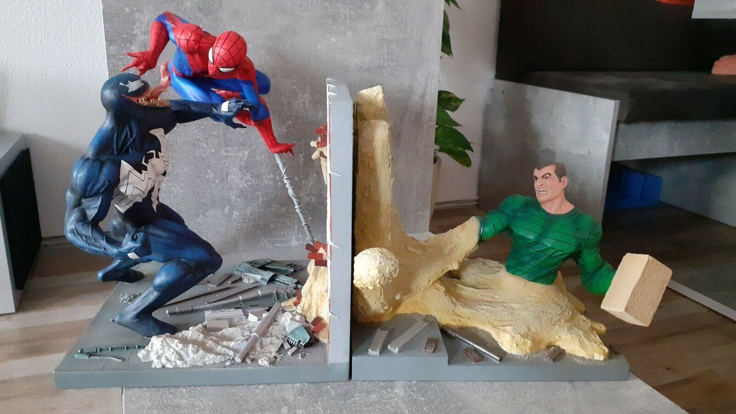 DIAMOND SELECT TOYS - Marvel - Spider-Man vs Venom and Sandman Bookends
