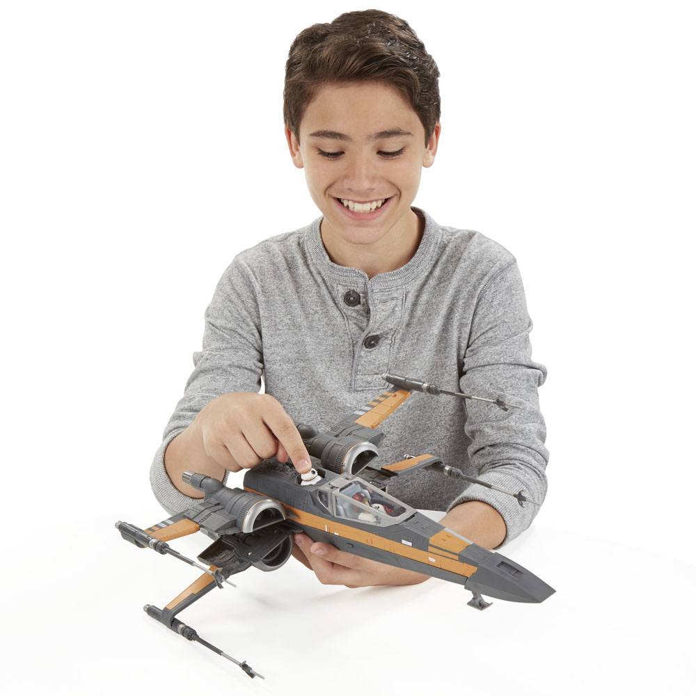 HASBRO - Star Wars Episode VII Class III Vehicle with Figure 2015 Poe's X-Wing Fighter
