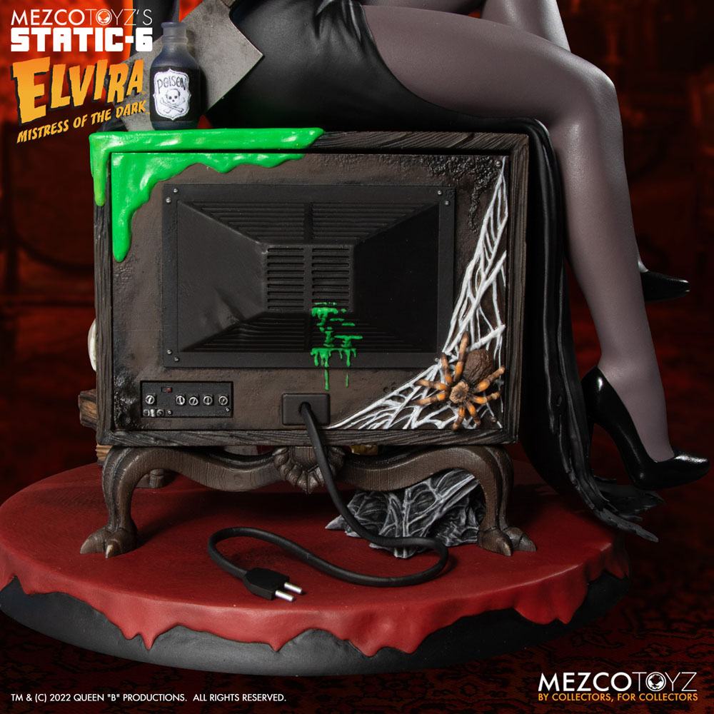 MEZCO - Elvira Mistress of The Dark Static-6 Pvc Statue 1:6 Elvira