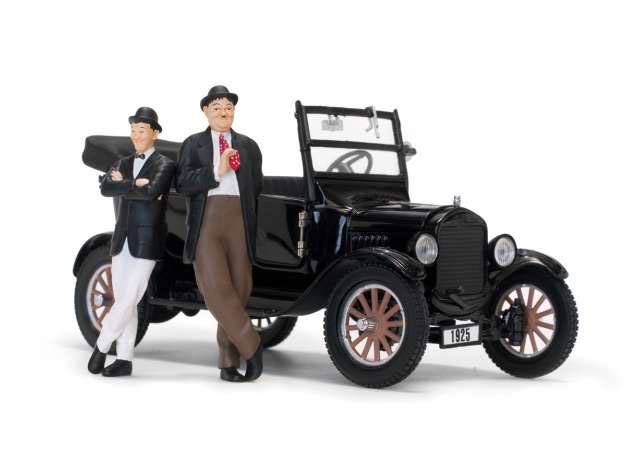 SUN STAR - Laurel and Hardy Die Cast Model 1:24 1925 Ford Model T with Figures
