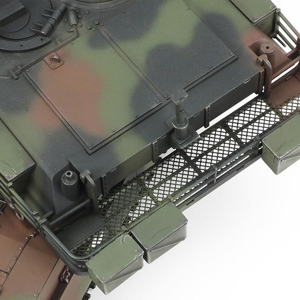 TAMIYA MODEL KIT - M1A1 Abrams Tank "Ucraine"  1/35