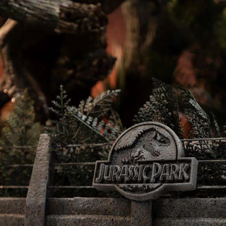 IRON STUDIOS - Jurassic Park Demi Art T-rex Attacks 1/20 Statue