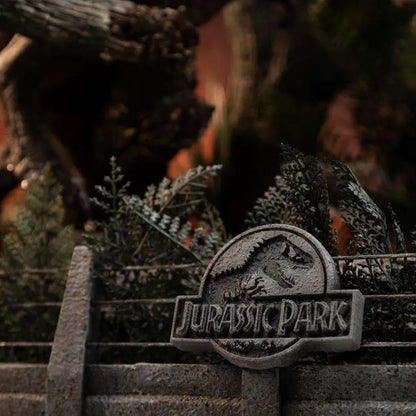 IRON STUDIOS - Jurassic Park Demi Art T-rex Attacks 1/20 Statue