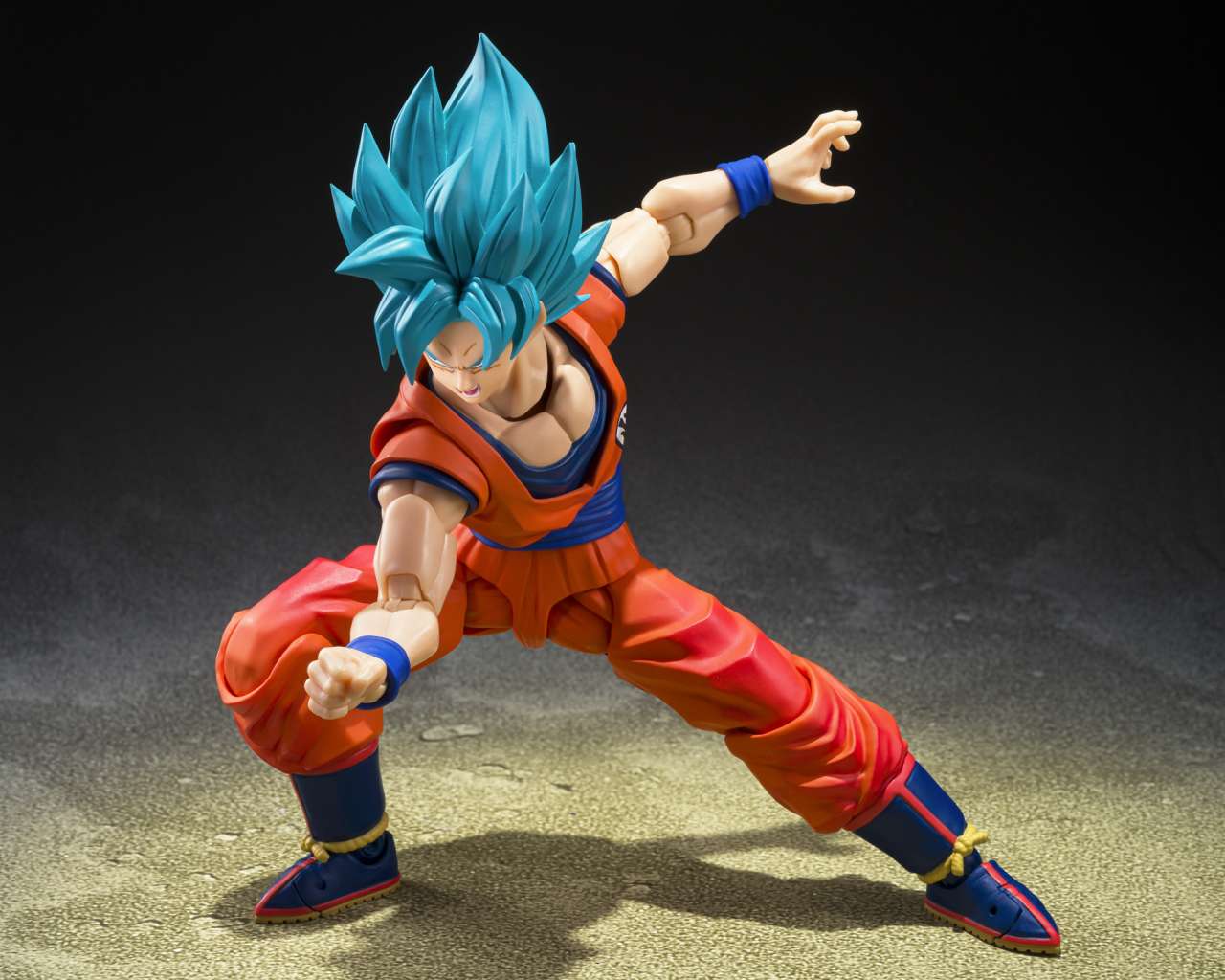 BANDAI - Dragon Ball Super Saiyan God Super Saiyan Son Goku Blue Power S.H.Figuarts