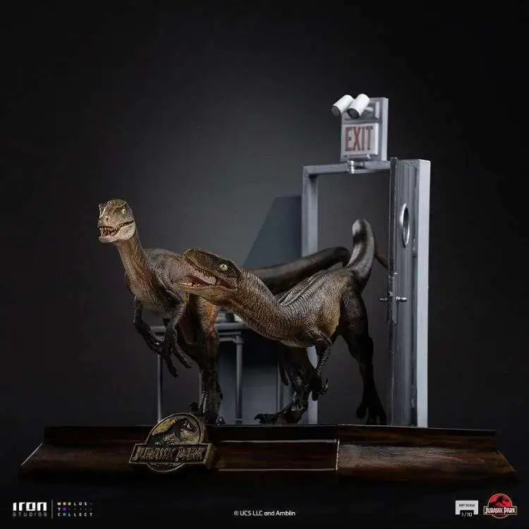 IRON STUDIOS - Jurassic Park Raptors At The Kitchen Door 1/10 Statue