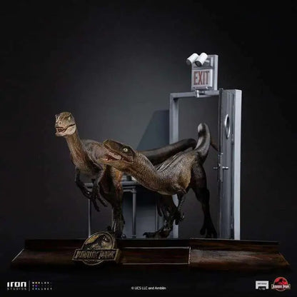 IRON STUDIOS - Jurassic Park Raptors At The Kitchen Door 1/10 Statue