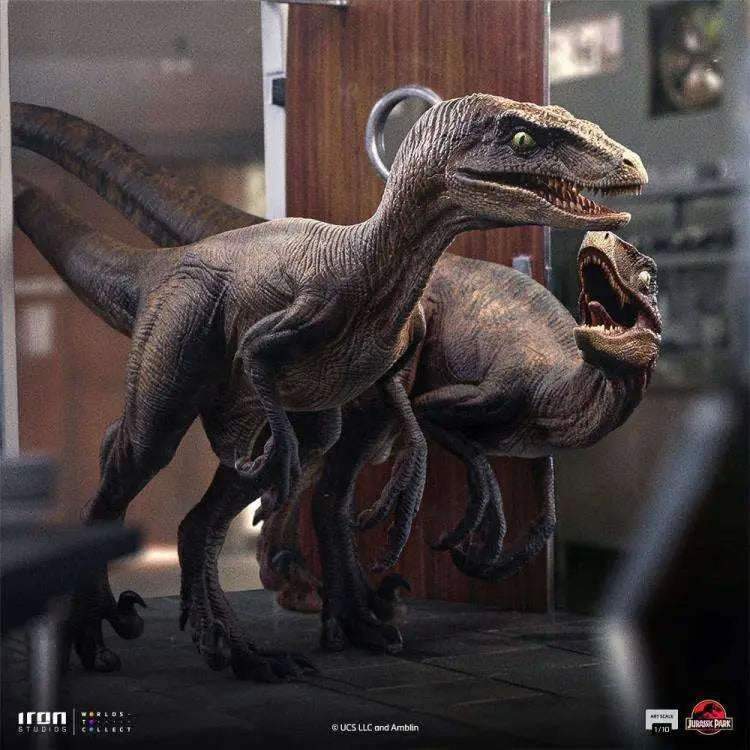 IRON STUDIOS - Jurassic Park Raptors At The Kitchen Door 1/10 Statue