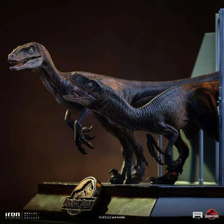 IRON STUDIOS - Jurassic Park Raptors At The Kitchen Door 1/10 Statue
