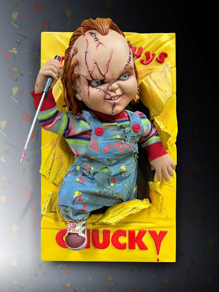 HOLLYWOOD COLLECTIBLE - Bride Of Chucky - Chucky Half Size Wall Sculpture