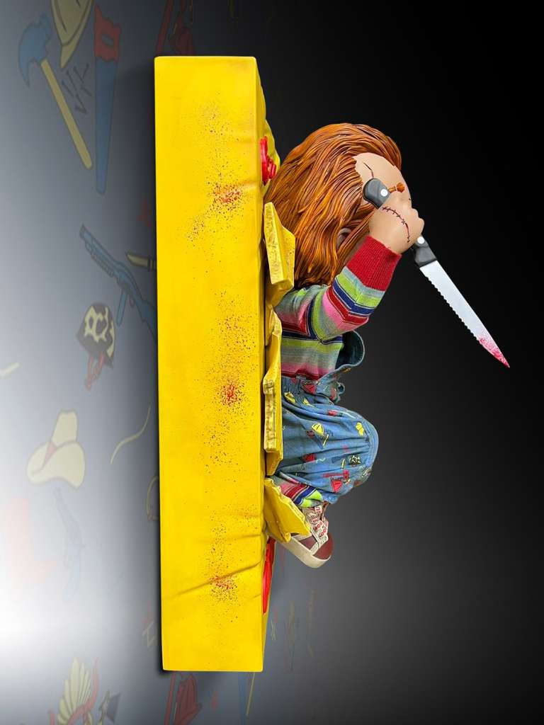 HOLLYWOOD COLLECTIBLE - Bride Of Chucky - Chucky Half Size Wall Sculpture