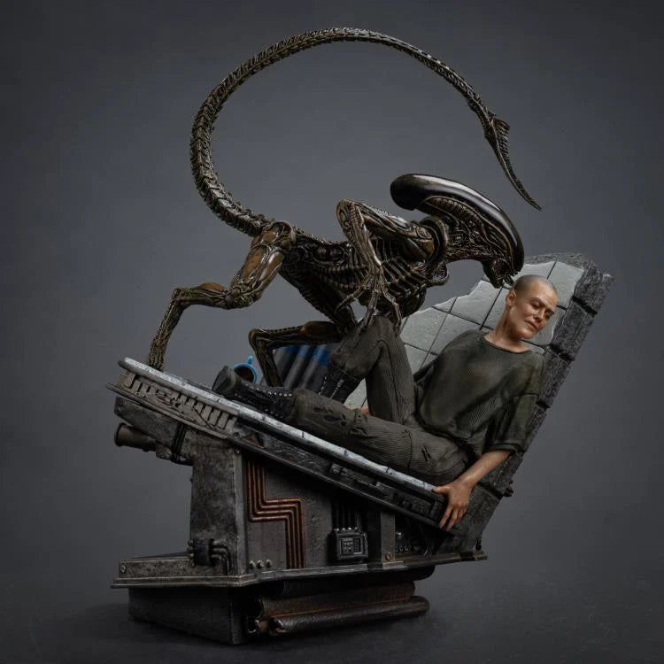 IRON STUDIOS  - Alien 3 Ellen Ripley And Dog Alien 1/10 Statue