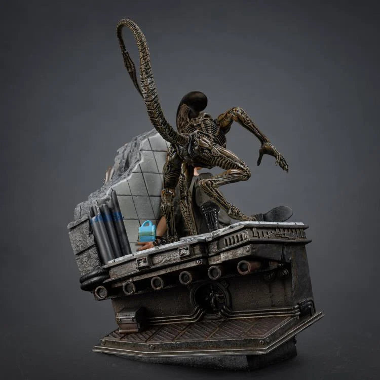 IRON STUDIOS  - Alien 3 Ellen Ripley And Dog Alien 1/10 Statue