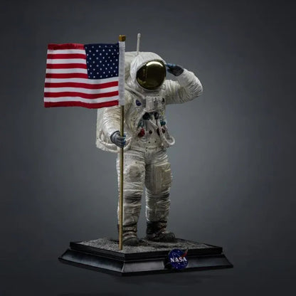 IRON STUDIOS - NASA Legacy Replica Statue 1/4 Apollo 11 Astronaut