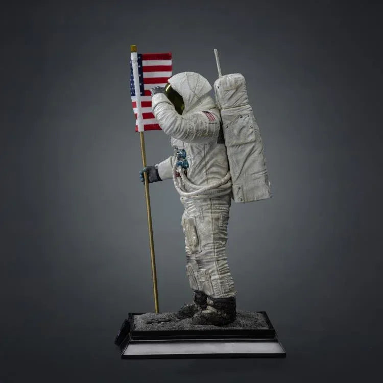 IRON STUDIOS - Nasa Apollo 11 Astronaut Legacy Replica 1/4 Statue