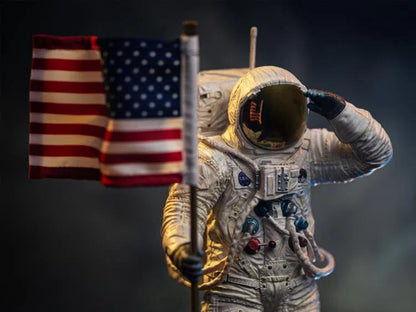 IRON STUDIOS - Nasa Apollo 11 Astronaut Legacy Replica 1/4 Statue