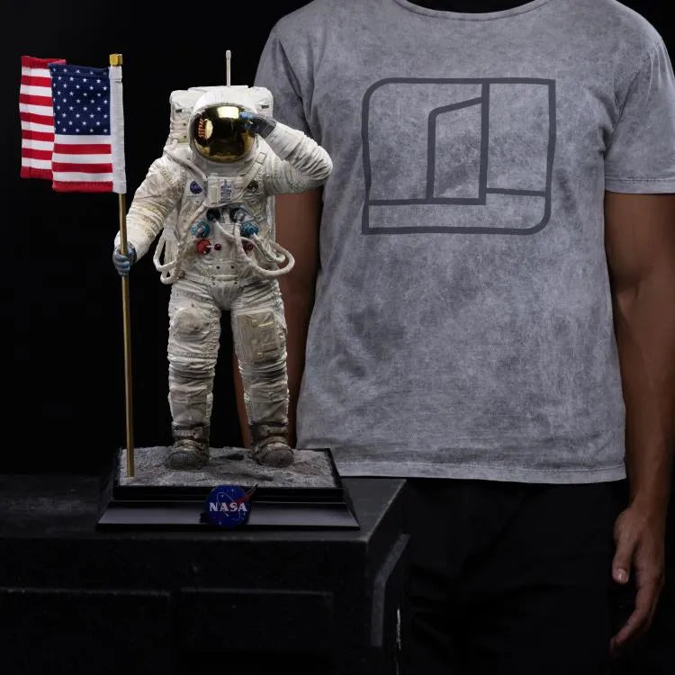 IRON STUDIOS - NASA Legacy Replica Statue 1/4 Apollo 11 Astronaut