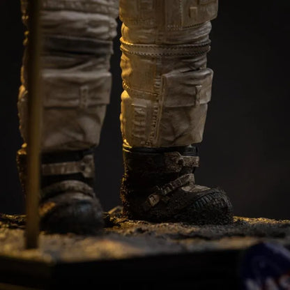 IRON STUDIOS - Nasa Apollo 11 Astronaut Legacy Replica 1/4 Statue