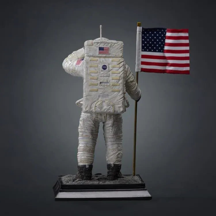 IRON STUDIOS - Nasa Apollo 11 Astronaut Legacy Replica 1/4 Statue