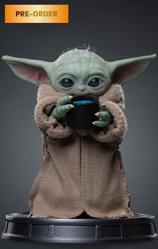IRON STUDIOS - Mandalorian & Grogu Movie Grogu Always Hungry 1/4 Legacy Statue