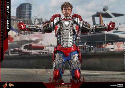 HOT TOYS - Iron Man 2 - 1:6 Tony Stark (Mark V Suit up Version)