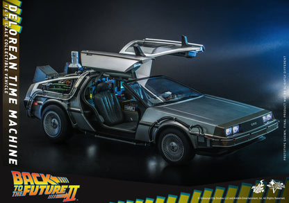 HOT TOYS - Back To The Future - DeLorean Time Machine 1/6 Scale