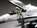 TAMIYA MODEL KIT - F16 CJ Block 50 Fighting Falcon  1/32