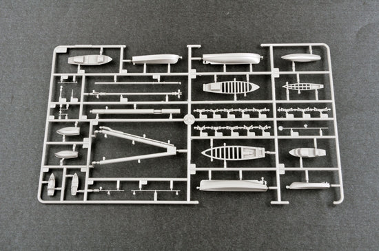 TRUMPETER MODEL KIT-  HMS HOOD 1/200