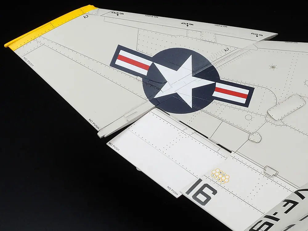 TAMIYA -  McDonnel Douglas F-4J Phantom  1/32