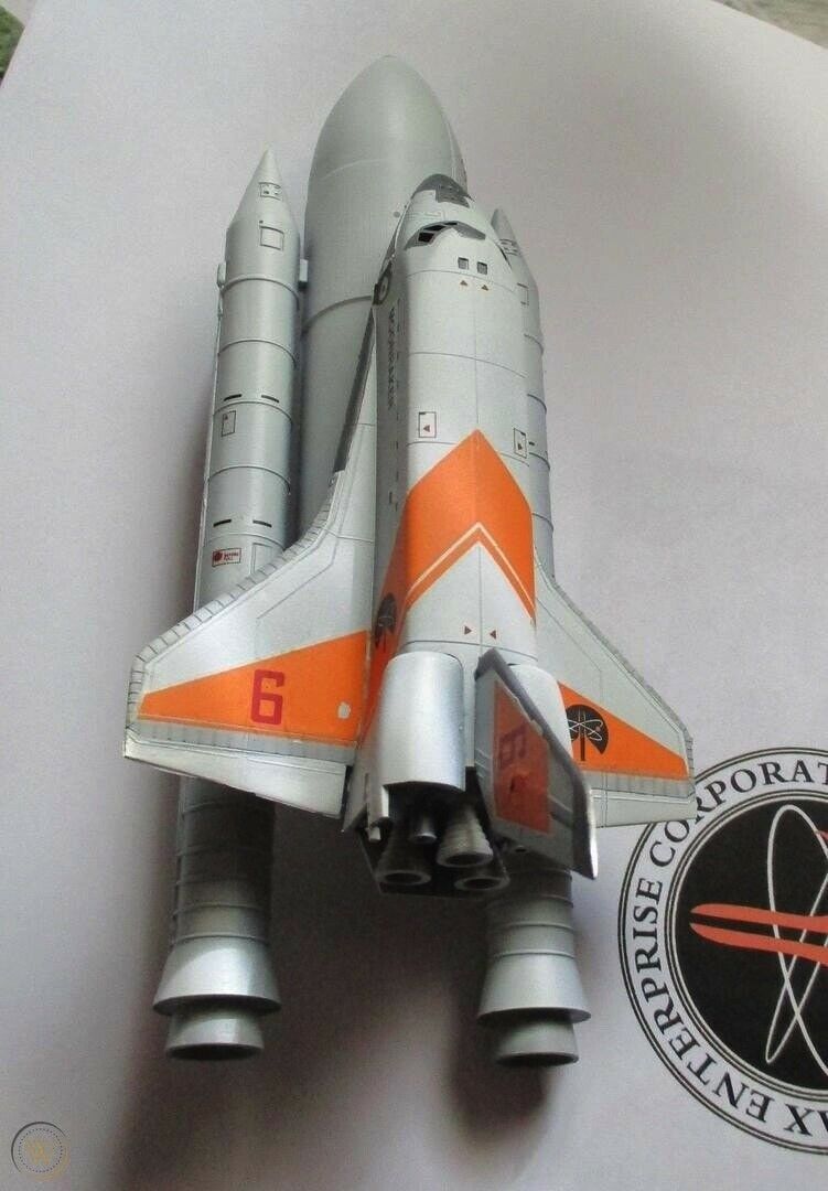 AMT - James Bond Moonraker Shuttle with Boosters 1/200