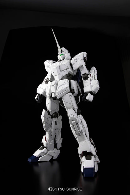 BANDAI MODEL KIT - Gunpla - PG RX-0 Unicorn Full Psycho-Frame 1/60