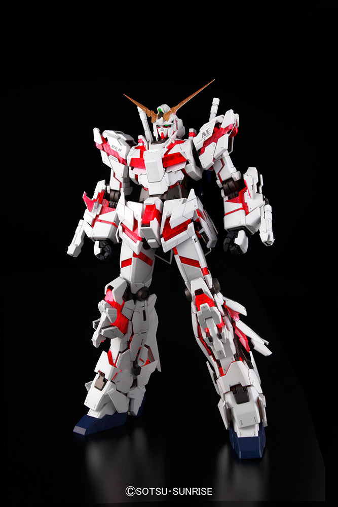 BANDAI MODEL KIT - Gunpla - PG RX-0 Unicorn Full Psycho-Frame 1/60