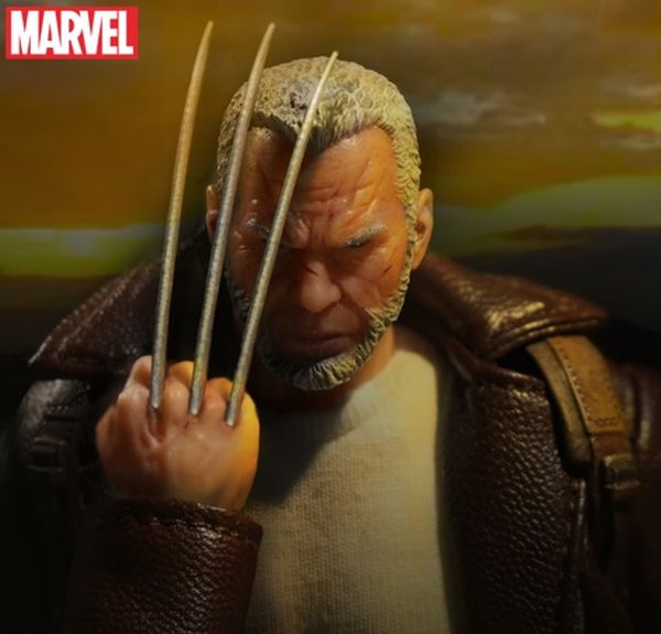 MEZCO - One:12 Collective Marvel Old Man Logan Action Doll