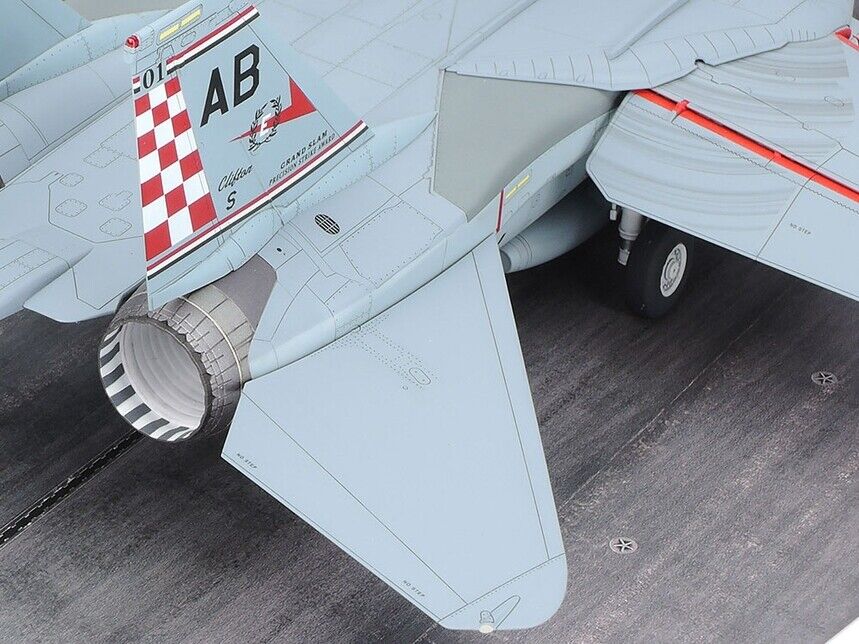 TAMIYA - GRUMMAN F14-A TOMCAT  1/48