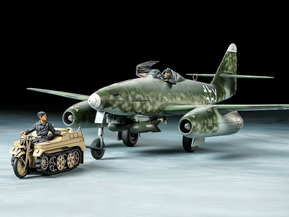 TAMIYA -  Messerschmitt Me262 A-2a With Kettenkraftrad  1/48