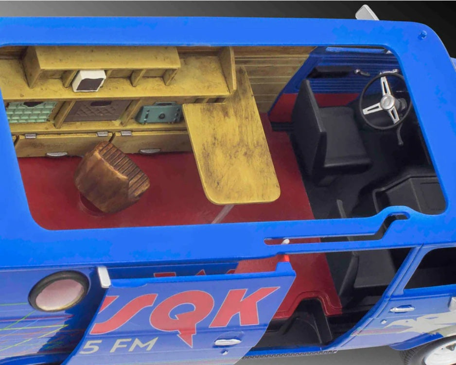 REVELL - GMC WSQK Squawk Van Stranger Things   1/25