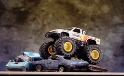 TAMIYA - Toyota Hi-Lux Junior Monster Racer  1/32