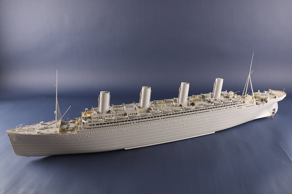 TRUMPETER - HMT Olympic  1/200