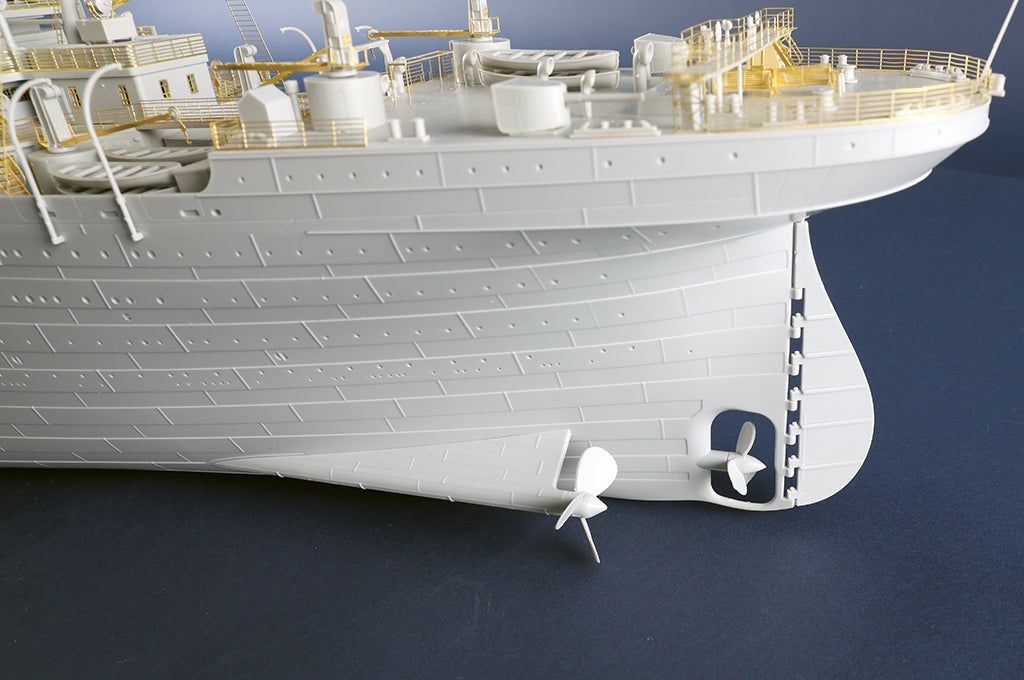 TRUMPETER - HMT Olympic  1/200