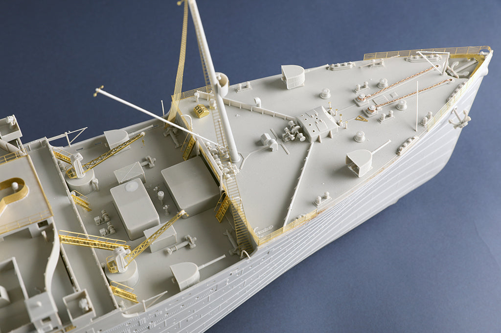 TRUMPETER - HMT Olympic  1/200