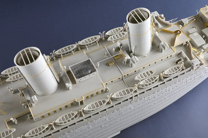 TRUMPETER - HMT Olympic  1/200
