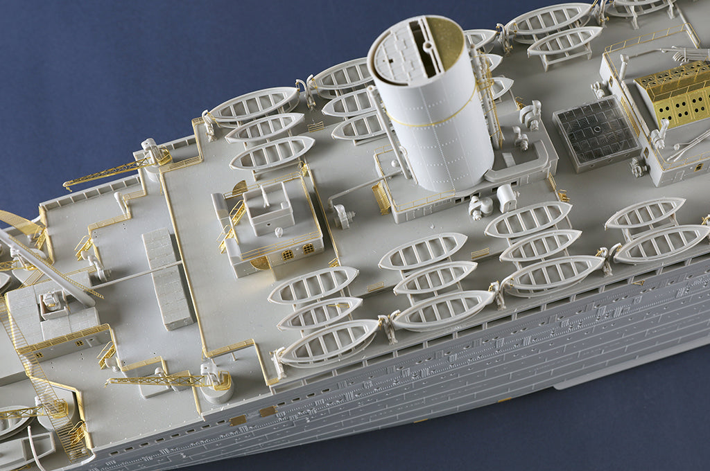 TRUMPETER - HMT Olympic  1/200
