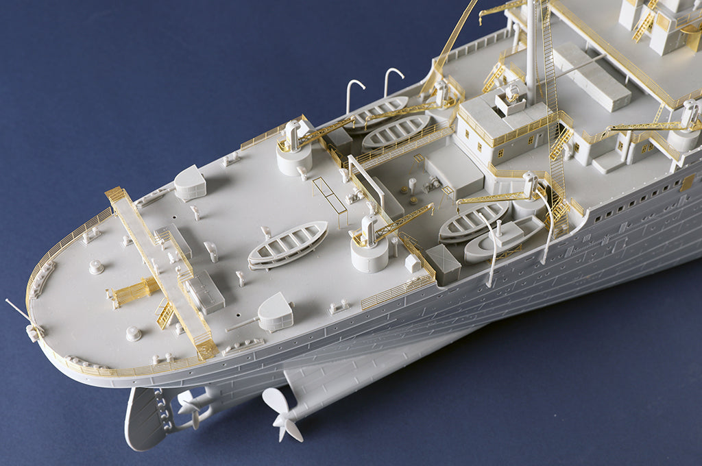 TRUMPETER - HMT Olympic  1/200