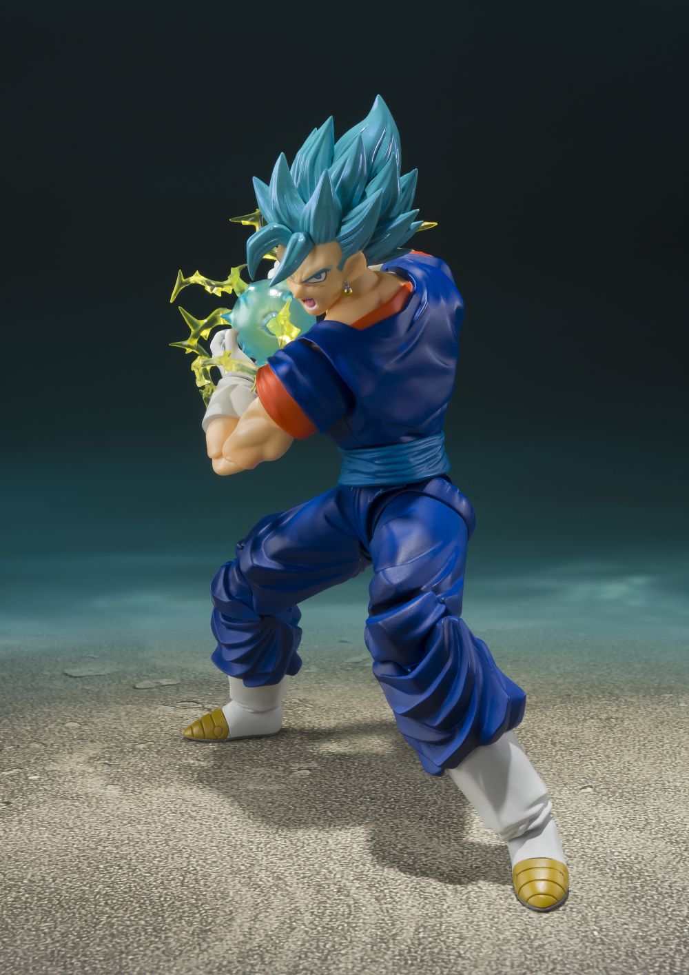 BANDAI - Dragon Ball - Vegetto SS God Super S.H. Figuarts Action Figure