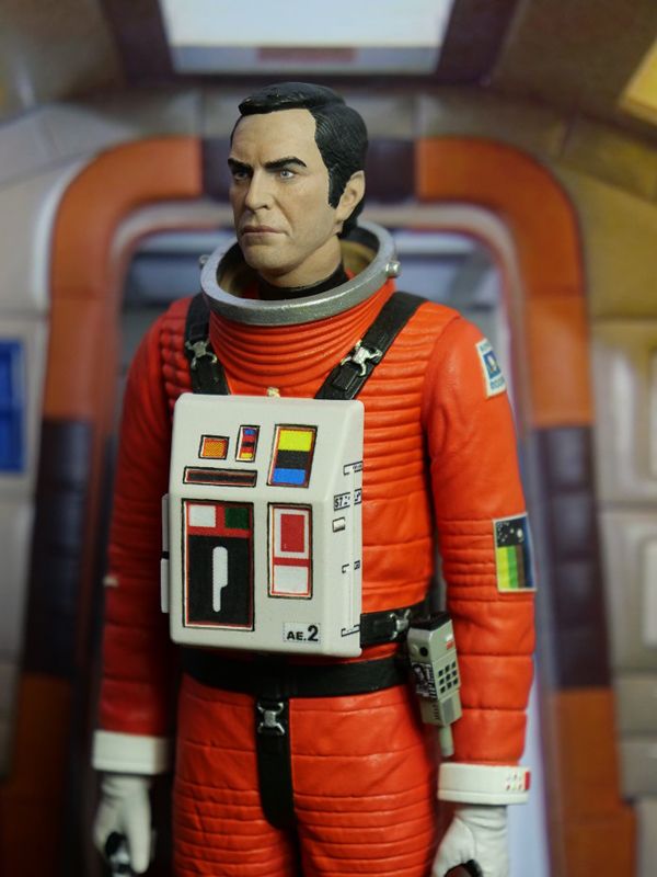 SIXTEEN 12 - Space 1999 Commander Koenig in SpaceSuit Action Figure