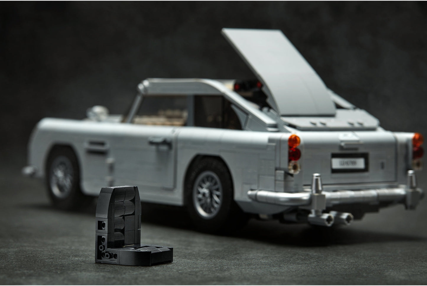 LEGO Creator 10262 - James Bond Aston Martin Db5