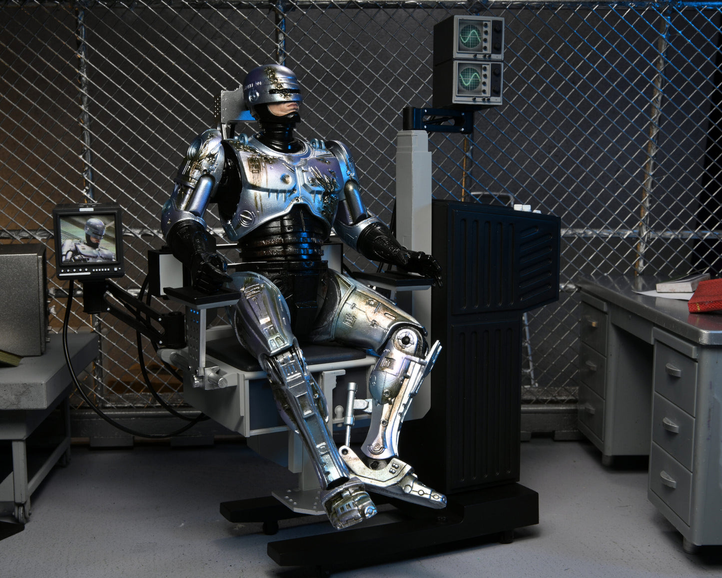 NECA - Ultimate Robocop Battle Damaged with Chair