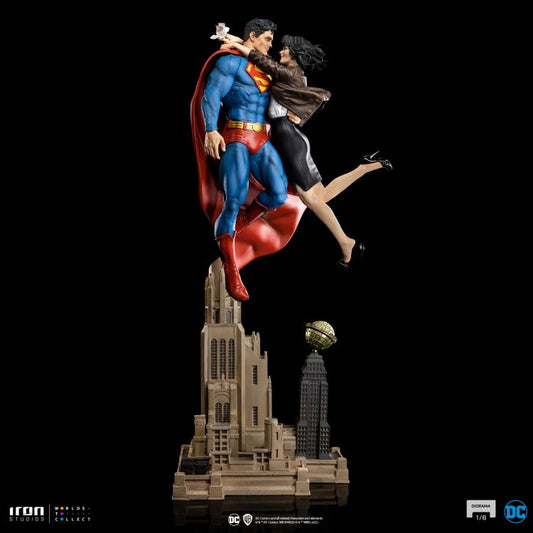 IRON STUDIO - Dc Comics - Superman and Lois Lane 1:6 Statue